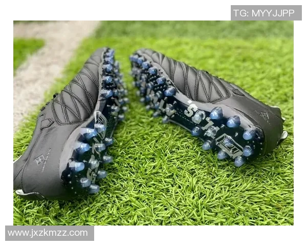 穿短钉足球鞋的明星球员盘点 他们如何选择装备提升比赛表现 穿短钉足球鞋的明星球员盘点 他们如何选择装备提升比赛表现