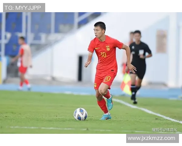 中国帅气足球球星风采展示展现青春活力与球场魅力