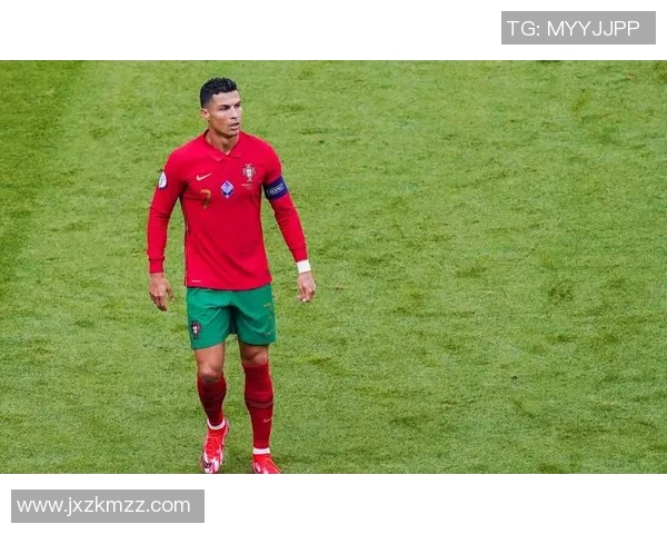 罗纳尔多足球传奇瞬间壁纸尽显锋芒与荣耀的魅力 罗纳尔多足球传奇瞬间壁纸尽显锋芒与荣耀的魅力